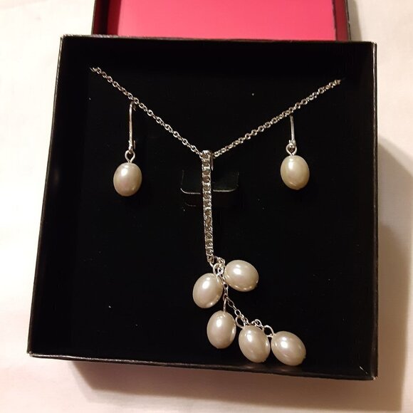 Avon Pearl gift set - Picture 1 of 1